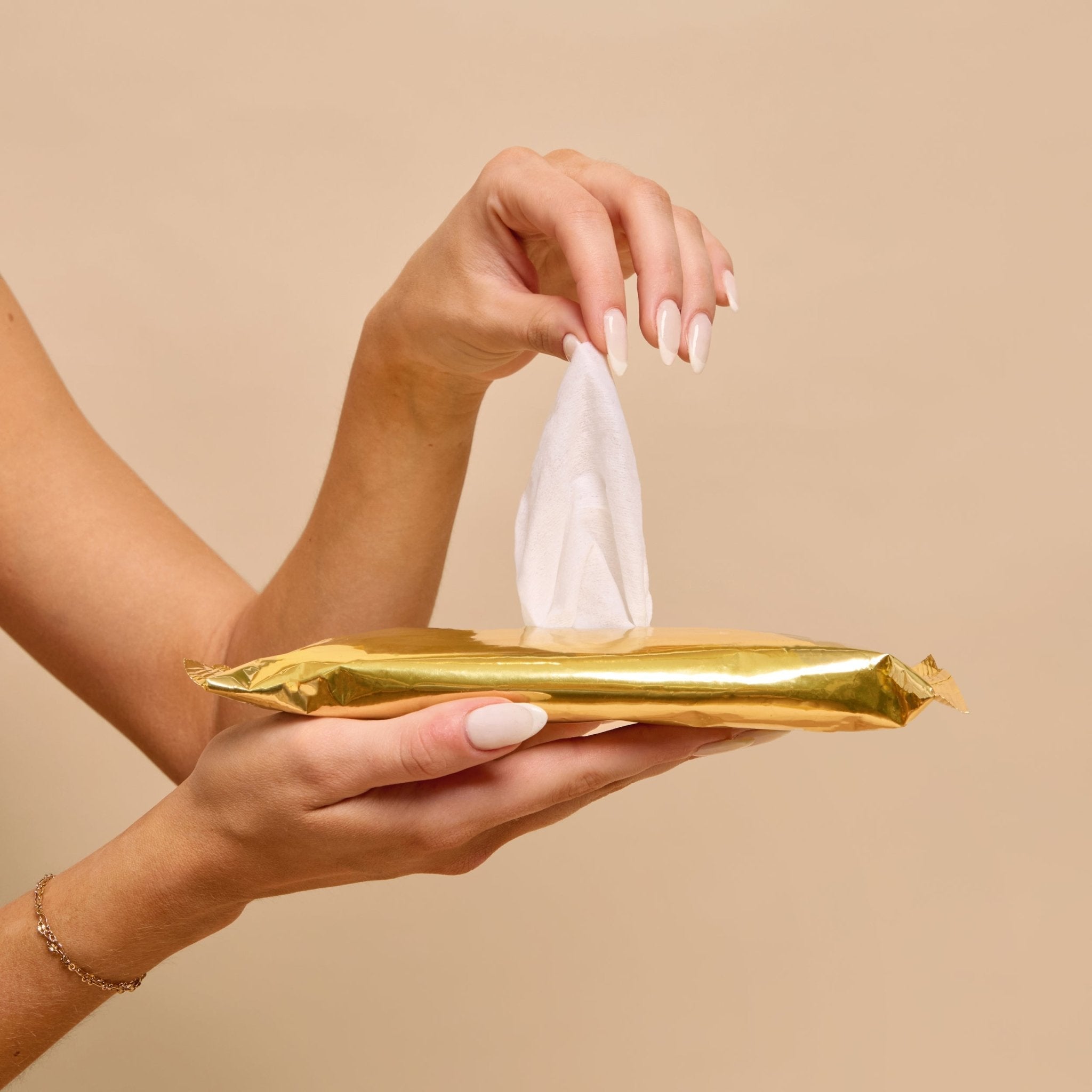 5-in-1 Serum-Infused Cleansing Cloths - Nakery Beauty