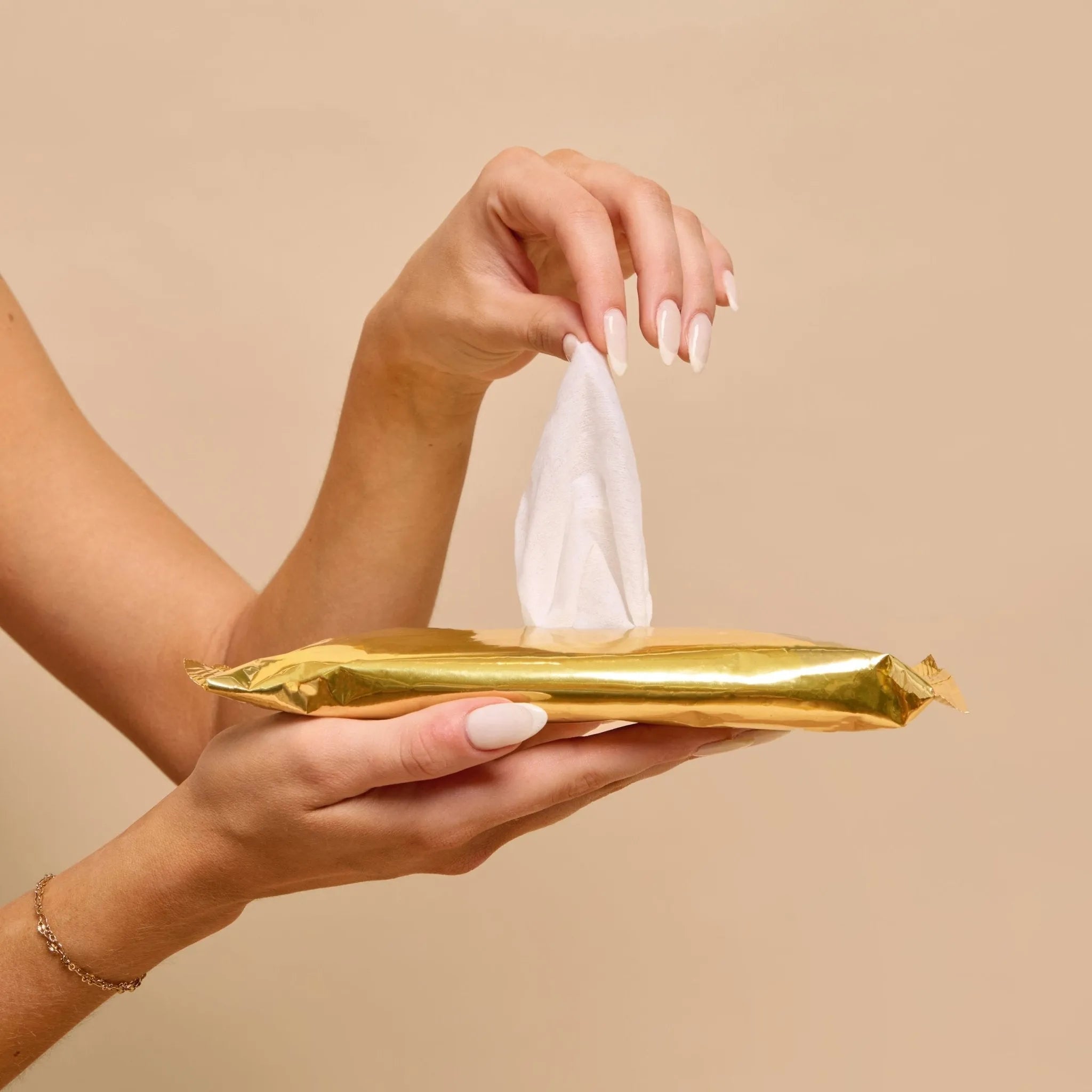 5-in-1 Serum-Infused Cleansing Cloths - Nakery Beauty